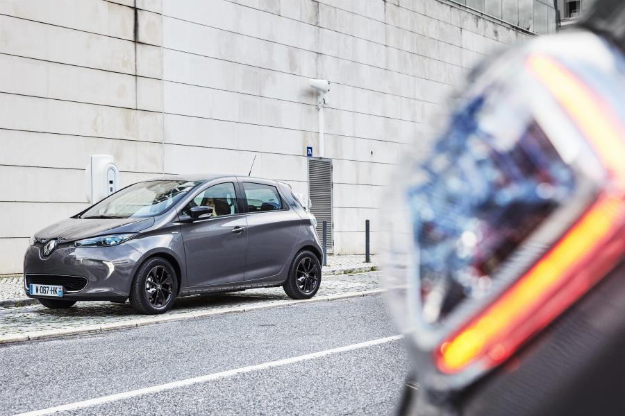  Renault Zoe Edition One 2016 года  (фото 18 из 30)